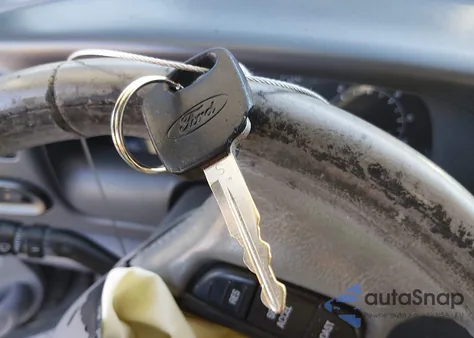 2000 Ford Excursion Limited from USA, damaged, VIN 1FMNU42L7YEB68057